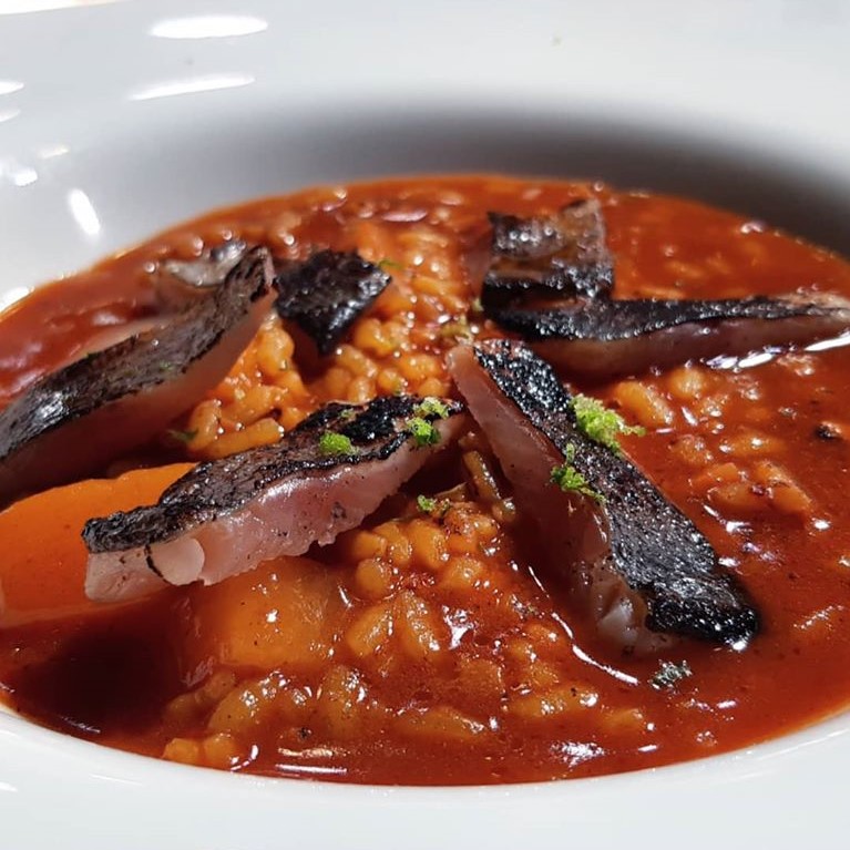 Curry de arroz en fessols i naps con trucha, de Alberto Alonso