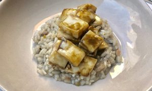 Arroz de coco rustido y sepia