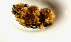 Arroz de pelota valenciana, blanquet, morcilla y garbanzos // Por Pablo García, de Vernetta